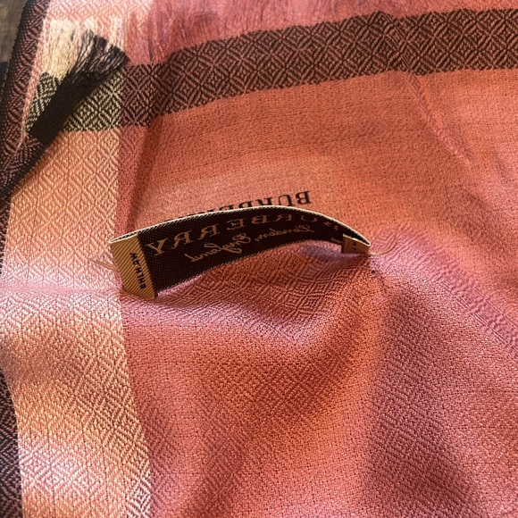 NWT Burberry Cashmere Scarf - Picture 6 of 12